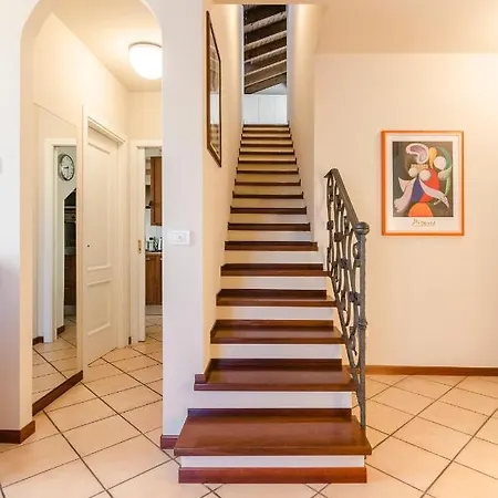Apartment Flat 13: Elegante E Luminoso Con Terrazzo Privato